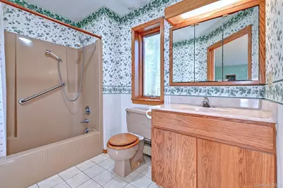 214 Foster Avenue, Sayville, NY 11782 - Photo 16