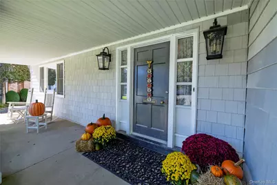 3 Cash Lane, Rockville Centre, NY 11570 - Photo 4