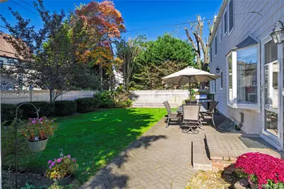 3 Cash Lane, Rockville Centre, NY 11570 - Photo 2