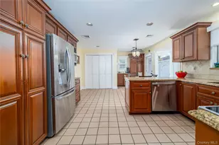 3 Cash Ln, Rockville Centre, NY 11570 - Photo 10