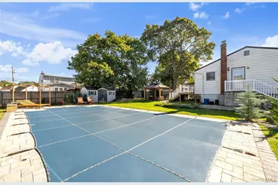 102 Lafayette Street, Copiague, NY 11726 - Photo 18