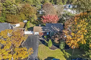 5 Torrey Pine Ln, Medford, NY 11763 - Photo 4