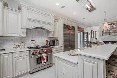 35 Savona Court, New York, NY 10309 - Photo 16