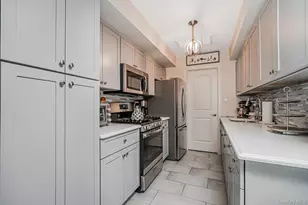 35 Savona Ct, New York, NY 10309 - Photo 18