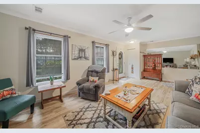 11 Bartlett Commons, Yaphank, NY 11980 - Photo 6