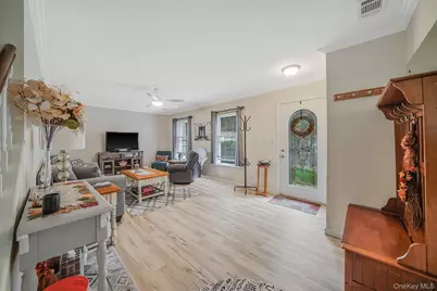 11 Bartlett Commons, Yaphank, NY 11980 - Photo 4