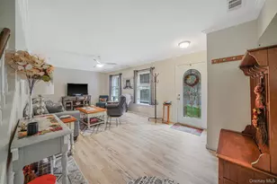 11 Bartlett Commons, Yaphank, NY 11980 - Photo 4