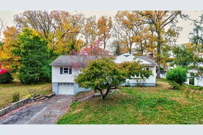 4 Parade Place, New Windsor, NY 12553 - Photo 2