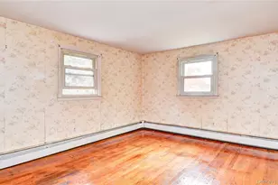 4 Parade Pl, New Windsor, NY 12553 - Photo 12