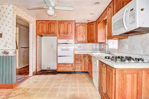 4 Parade Pl, New Windsor, NY 12553 - Photo 10