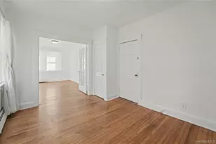 7 S Atlantic St, Bay Shore, NY 11706 - Photo 2