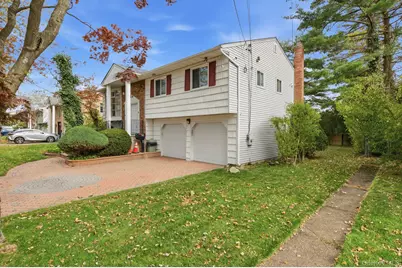 18 Dunhill Road, Manhasset Hills, NY 11040 - Photo 2