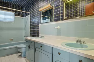 18 Dunhill Rd, Manhasset Hills, NY 11040 - Photo 12