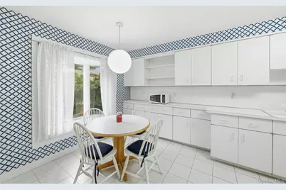 18 Dunhill Road, Manhasset Hills, NY 11040 - Photo 8