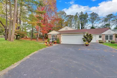 14 Chipmunk Trail, Coram, NY 11727 - Photo 24