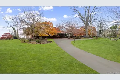 246 Briarwood Crossing, Lawrence, NY 11559 - Photo 18