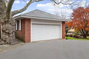 246 Briarwood Crossing, Lawrence, NY 11559 - Photo 10