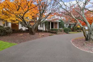 246 Briarwood Crossing, Lawrence, NY 11559 - Photo 4