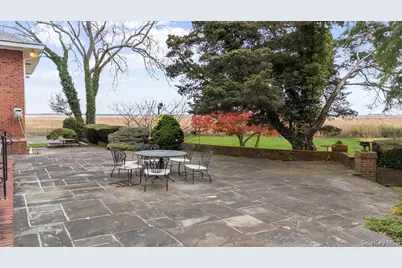 246 Briarwood Crossing, Lawrence, NY 11559 - Photo 12