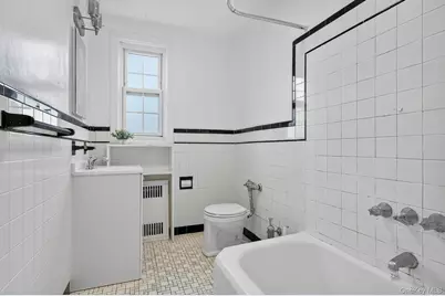 8 Welwyn Road #3F, Great Neck, NY 11021 - Photo 16