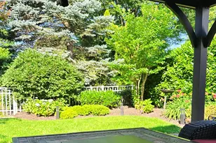 89 Hamlet Dr, Commack, NY 11725 - Photo 24