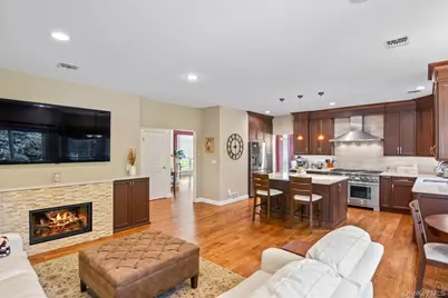 89 Hamlet Drive, Commack, NY 11725 - Photo 4