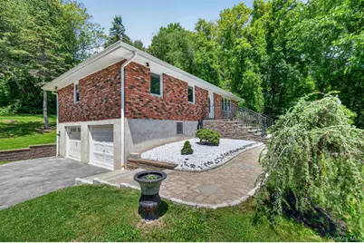 21 Crest Court, Hopewell Junction, NY 12533 - Photo 4