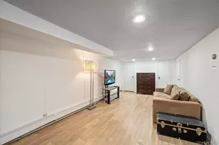 80 Munro Blvd, Valley Stream, NY 11581 - Photo 16