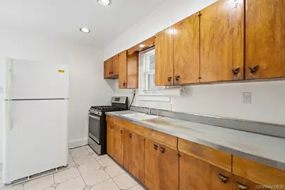 80 Munro Boulevard, Valley Stream, NY 11581 - Photo 8