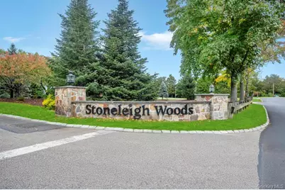 4 Haverton Court, Riverhead, NY 11901 - Photo 2