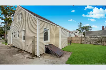 138 Windsor Parkway, Hempstead, NY 11550 - Photo 46