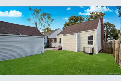 138 Windsor Parkway, Hempstead, NY 11550 - Photo 44