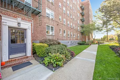 22 Mulford Place #2D, Hempstead, NY 11550 - Photo 2
