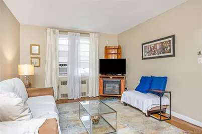 22 Mulford Place #2D, Hempstead, NY 11550 - Photo 6