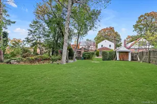 47-44 Glenwood St, Little Neck, NY 11362 - Photo 22