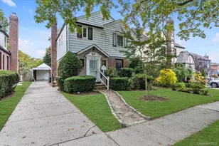 47-44 Glenwood St, Little Neck, NY 11362 - Photo 2