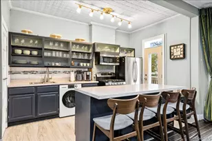 68-15 64th Pl, Ridgewood, NY 11385 - Photo 4