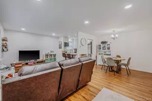 21 Glen Hollow Dr, Holtsville, NY 11742 - Photo 10