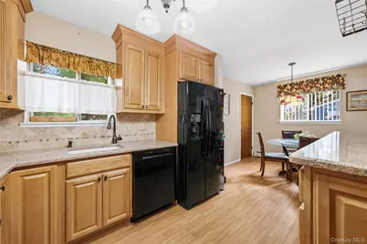 15 Santam Court, Bay Shore, NY 11706 - Photo 12