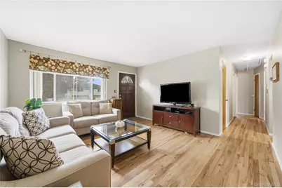 15 Santam Court, Bay Shore, NY 11706 - Photo 4