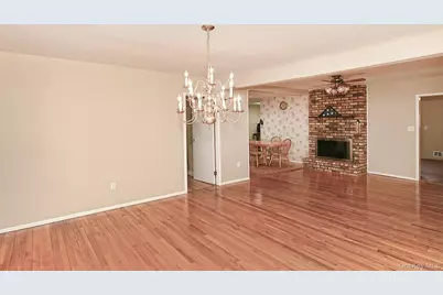 185 S Plaisted Avenue, Smithtown, NY 11788 - Photo 10