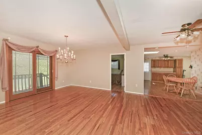 185 S Plaisted Avenue, Smithtown, NY 11788 - Photo 14