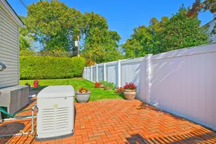 185 S Plaisted Ave, Smithtown, NY 11788 - Photo 36