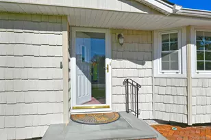 185 S Plaisted Ave, Smithtown, NY 11788 - Photo 4