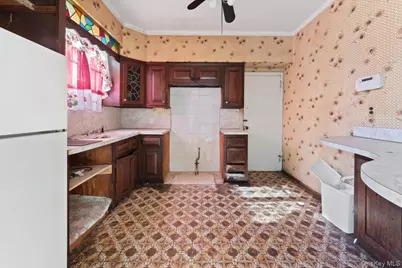 22415 138th Avenue, Jamaica, NY 11413 - Photo 8