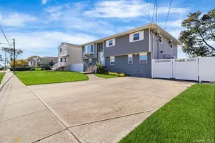 74 Venetian Prom, Lindenhurst, NY 11757 - Photo 2