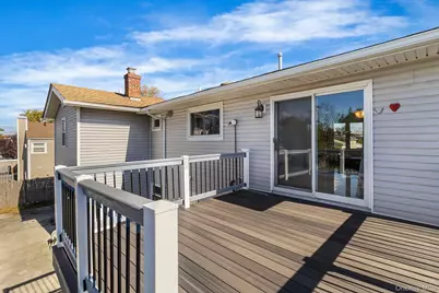 74 Venetian Prom, Lindenhurst, NY 11757 - Photo 34