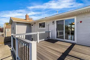 74 Venetian Prom, Lindenhurst, NY 11757 - Photo 34