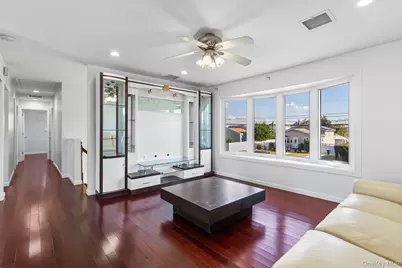 74 Venetian Prom, Lindenhurst, NY 11757 - Photo 4