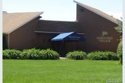 226 Pointe #226, Coram, NY 11727 - Photo 2